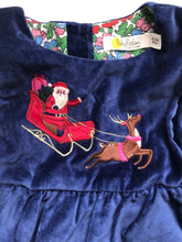 Load image into Gallery viewer, NWOT Mini Boden Velvet Scene Pinnie