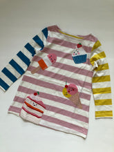 Load image into Gallery viewer, NWOT Mini Boden Appliqué Cake Tunic (Minor fabric flaw)