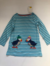 Load image into Gallery viewer, NWT Mini Boden Appliqué Puffins Pocket Tunic