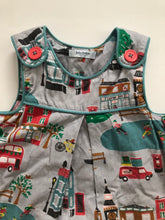Load image into Gallery viewer, HTF VGUC Mini Boden Grey London Christmas Pinnie