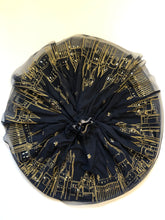 Load image into Gallery viewer, GUC Mini Boden Hogwarts Embroidered Skirt 9-10Y