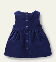 Load image into Gallery viewer, NWOT Mini Boden Velvet Scene Pinnie