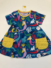 Load image into Gallery viewer, NWT Mini Boden Short-sleeved Printed Tunic