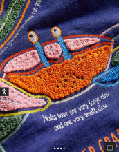 Load image into Gallery viewer, NWOT Mini Boden Nature Facts Appliqué Crab Sweatshirt