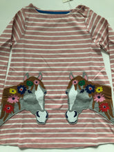 Load image into Gallery viewer, NWOT Mini Boden Appliqué Pocket Tunic