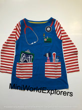 Load image into Gallery viewer, NWOT Mini Boden Appliqué Pocket Doctor Tunic
