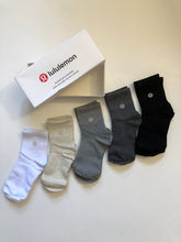 Load image into Gallery viewer, Lululemon Five Packs Daily Essential Quarter Socks
