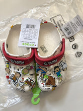 Load image into Gallery viewer, NWT Peanuts Snoopy Classic Clogs
