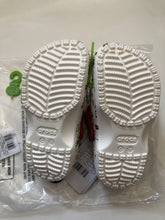 Load image into Gallery viewer, NWT Peanuts Snoopy Classic Clogs
