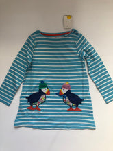 Load image into Gallery viewer, NWT Mini Boden Appliqué Puffins Pocket Tunic
