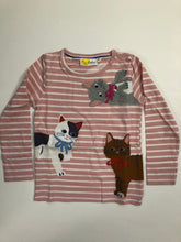 Load image into Gallery viewer, NWOT Mini Boden Breton Front &amp; Back Applique Cats T-shirt
