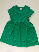 Load image into Gallery viewer, NWOT Hanna Andersson Playground Dress with Pockets
