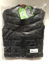 Load image into Gallery viewer, NWT Urban Republic Packable Jacket
