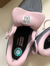 Load image into Gallery viewer, NWT Women ASICS Gel-Contend 7 Wide Shoes
