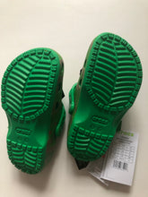 Load image into Gallery viewer, NWT Minecraft x Crocs Classic Clog - Little Kid / Big Kid
