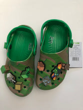Load image into Gallery viewer, NWT Minecraft x Crocs Classic Clog - Little Kid / Big Kid
